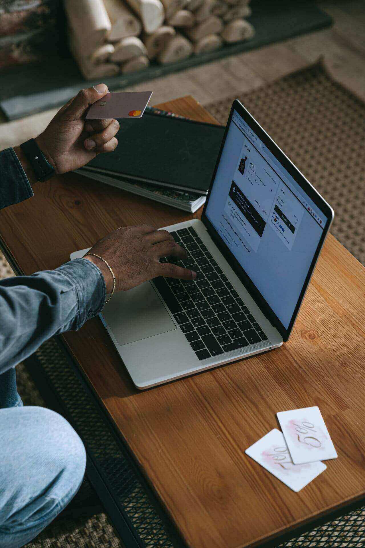 Los mejores programas de freelancers en 2026: cómo cobrar al extranjero sin perder dinero
